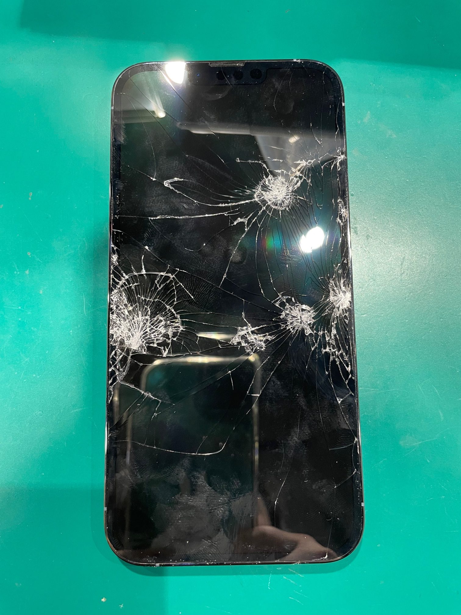 iPhone13ProMAX 画面交換を承りました！ | iPhone修理アイサポ 修理事例